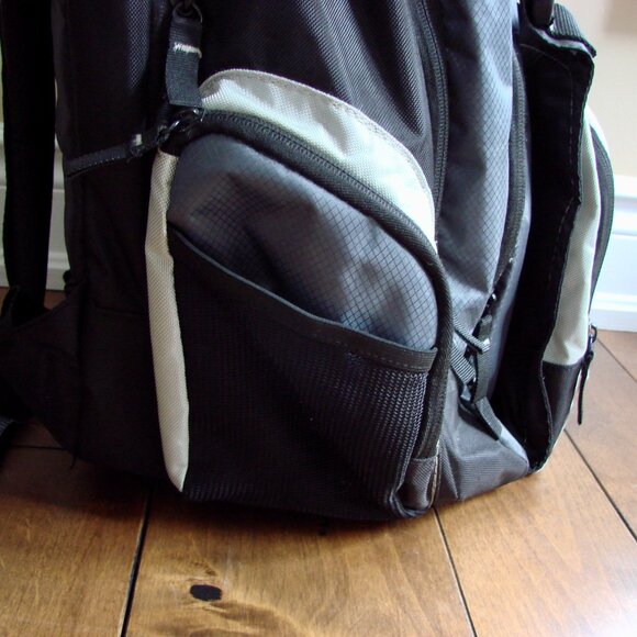 Targus Backpack Computer Laptop Business Travel Student Bag Excellent Like NEW - Picture 7 of 11